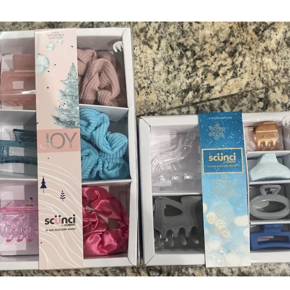 Scunci gift set hair scrunchies and clips. Set of 2